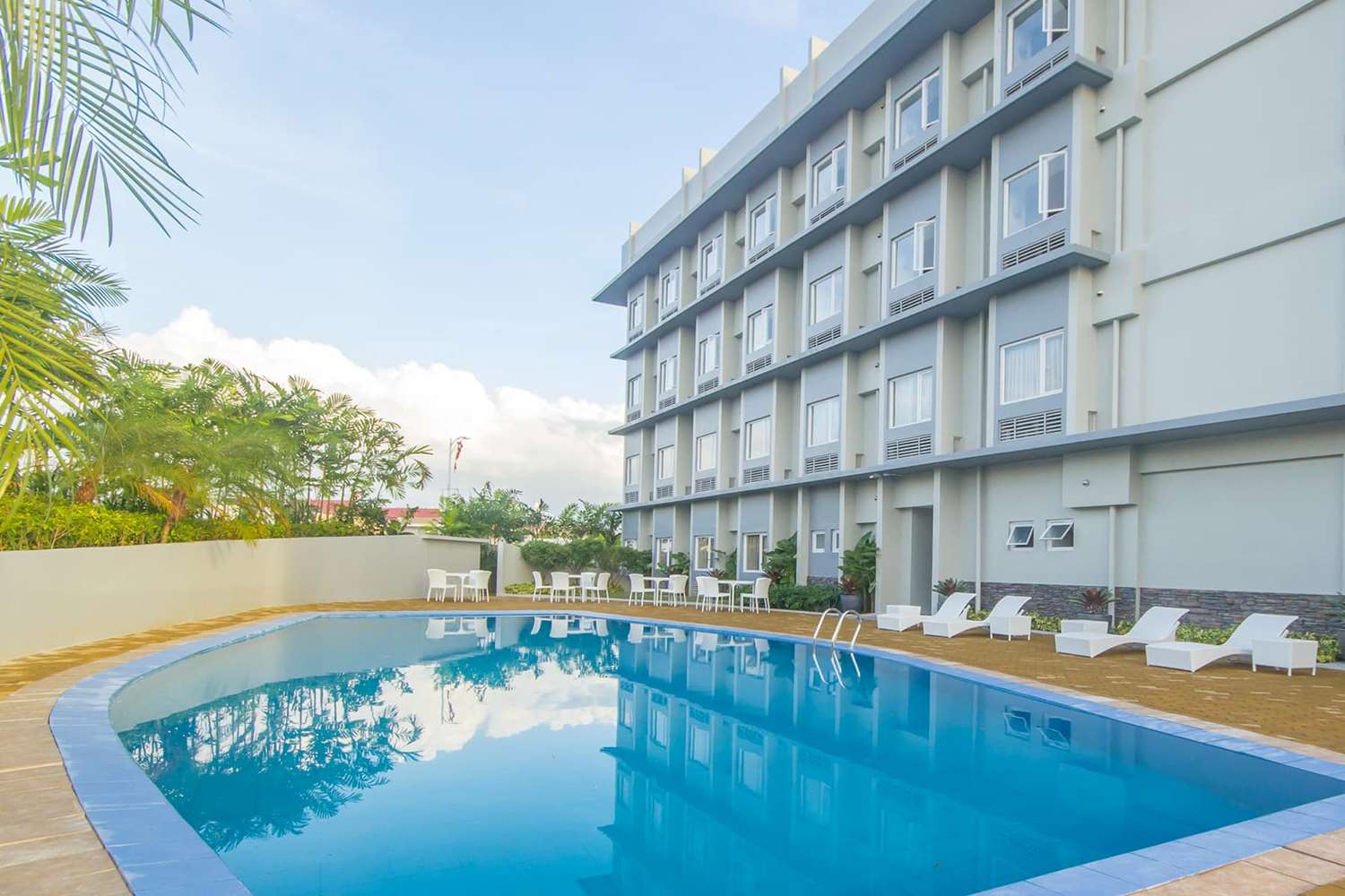 Microtel Inn & Suites by Wyndham San Fernando 2/3