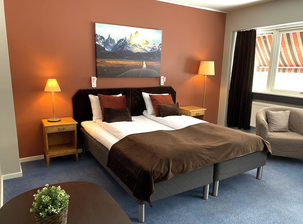 Family, Twin Beds, Two Extra Beds