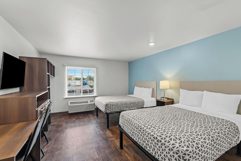 STANDARD, 2 DOUBLE BEDS