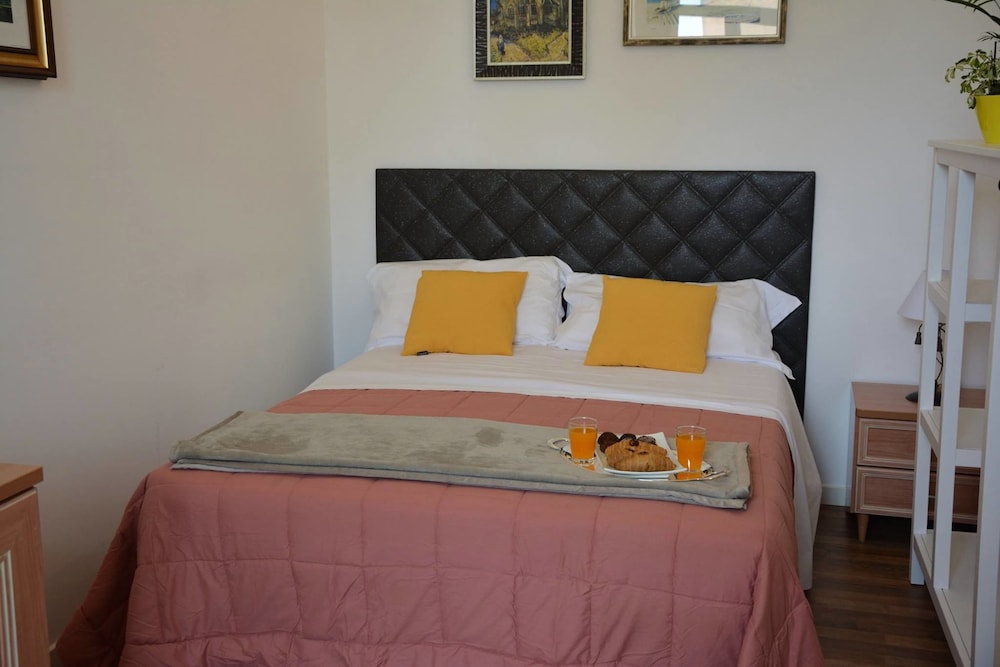 GRAND, SINGLE, DOUBLE BED, PRIVATE BATHROOM