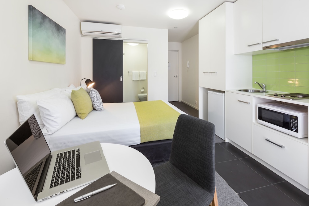 Quality Apartments North Melbourne 19/54