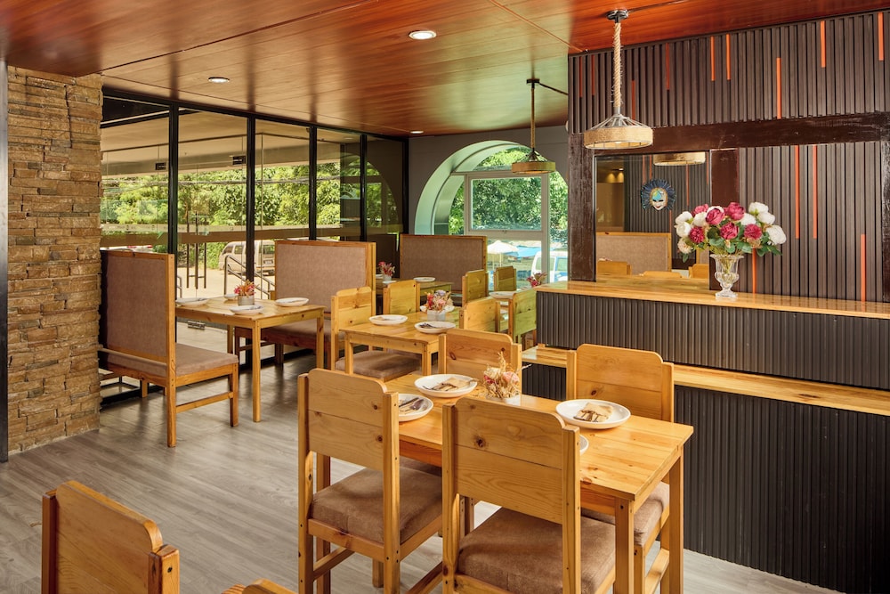 Go Hotels Bacolod 45/58