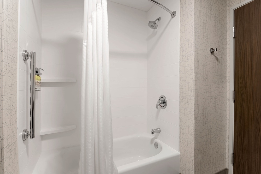 Holiday Inn Express & Suites Chicago O'hare Airport 20/60