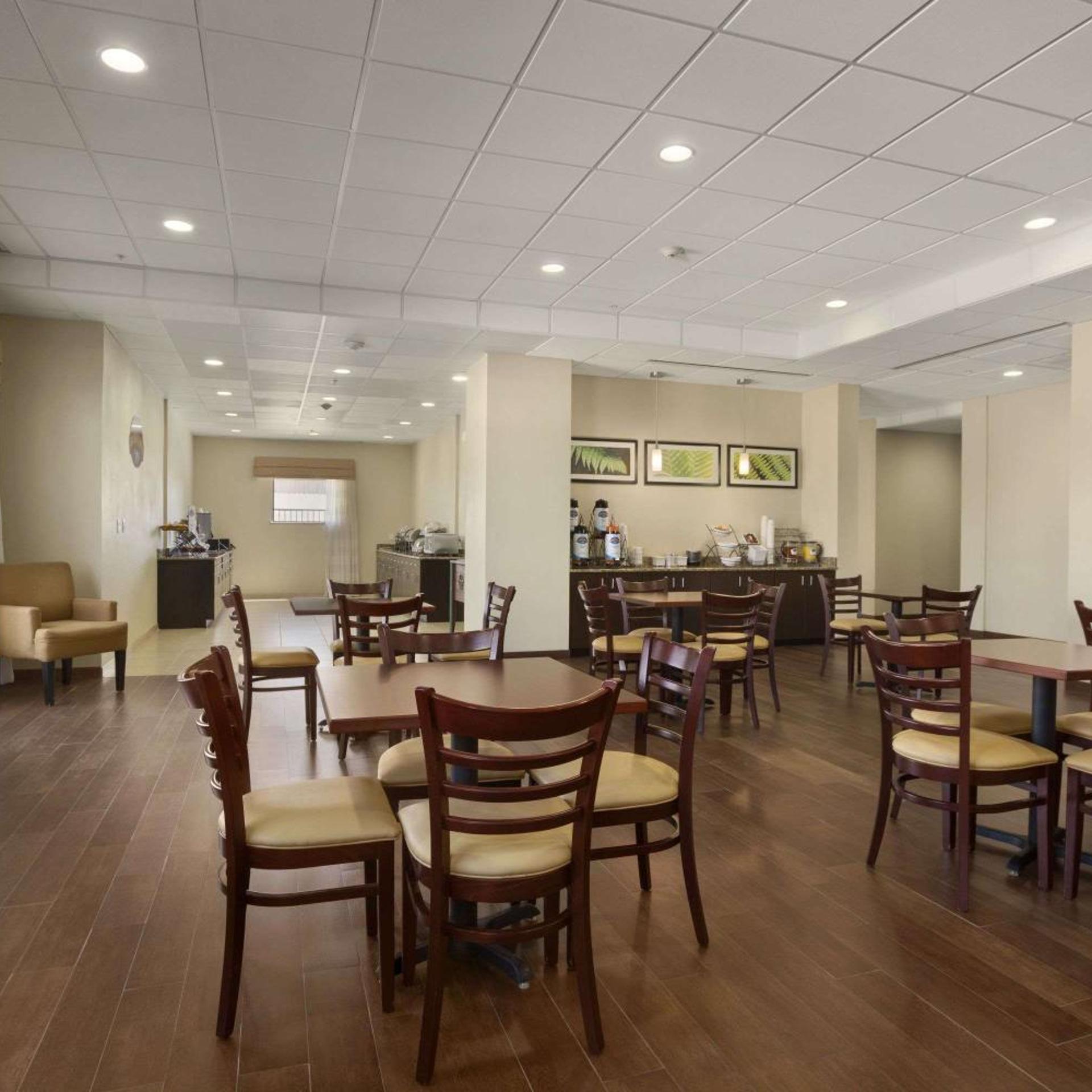 PetroStay Inn and Suites Cotulla (ex. Baymont Inn And Suites Cotulla) 13/20