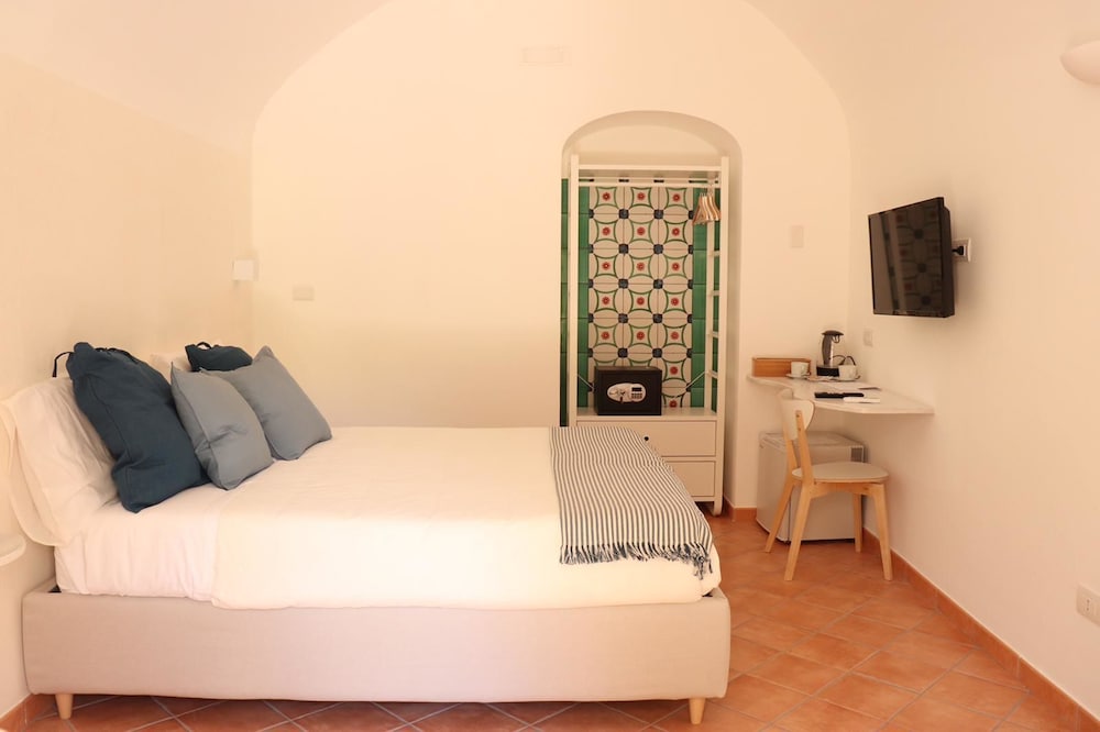 Casa Amorino 4/25