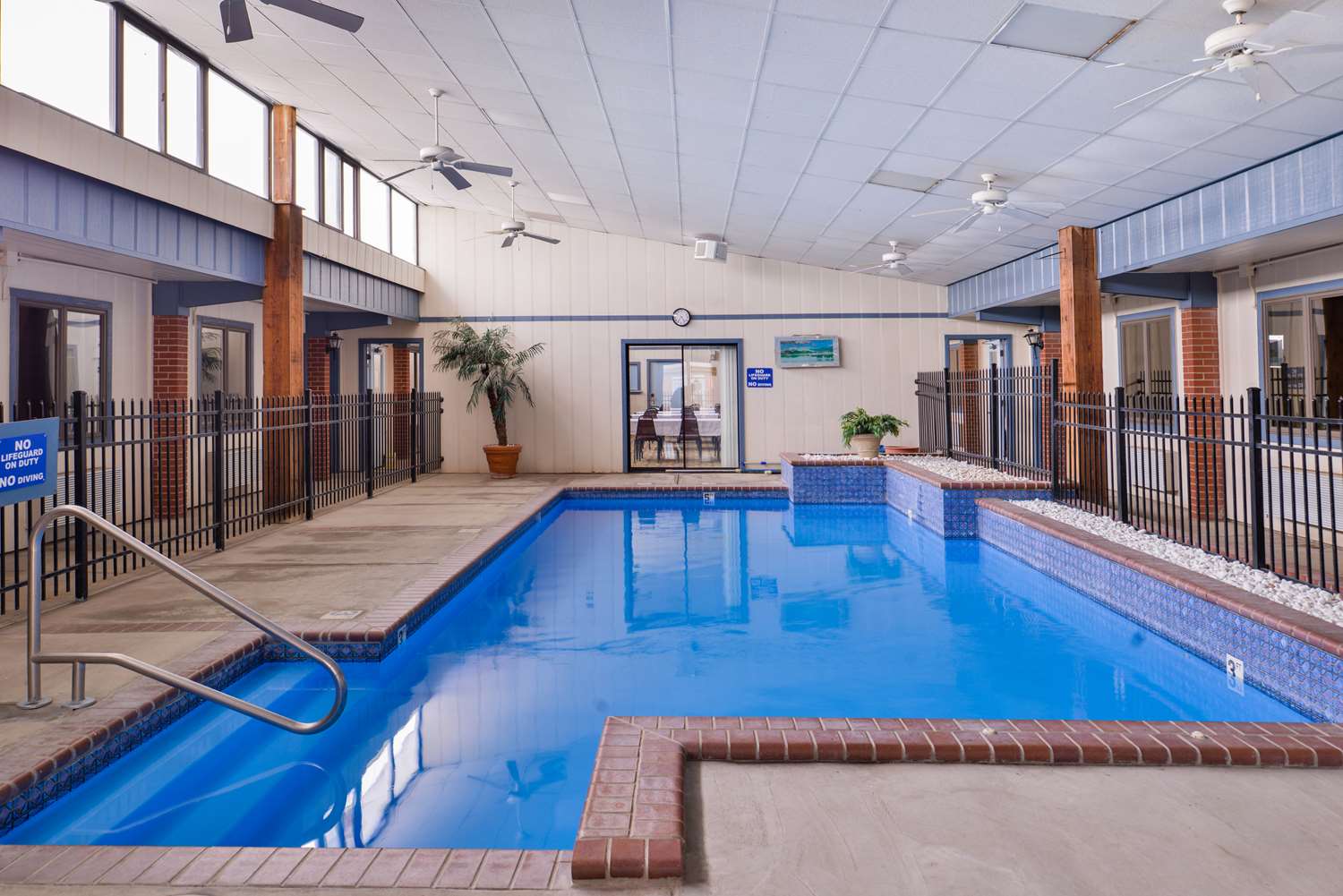 Americas Best Value Inn Ellsworth 10/18