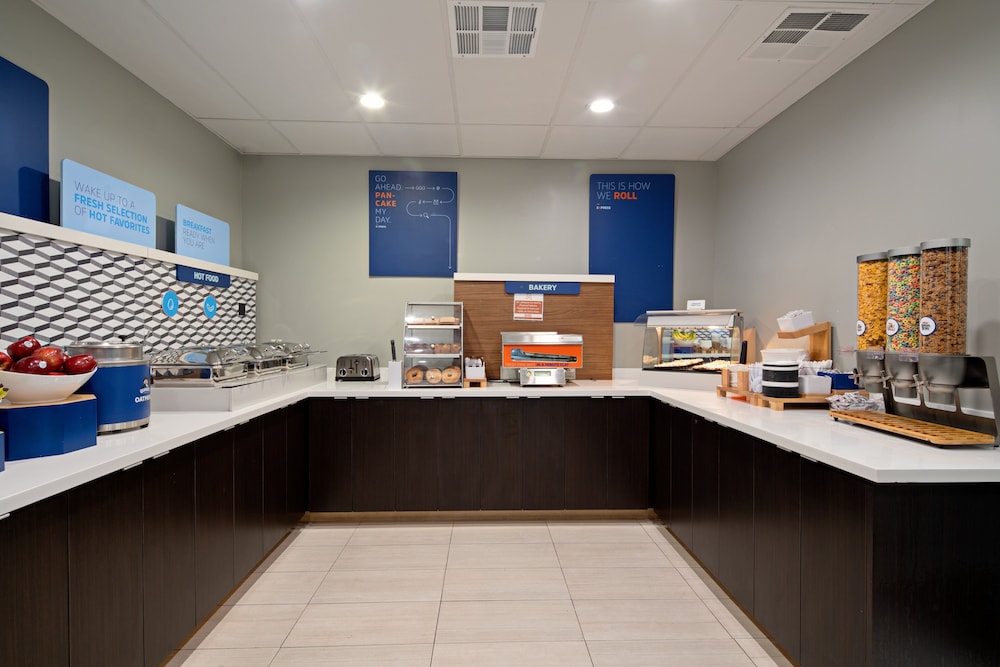 Holiday Inn Express Hotel And Suites Fresno South 40/55