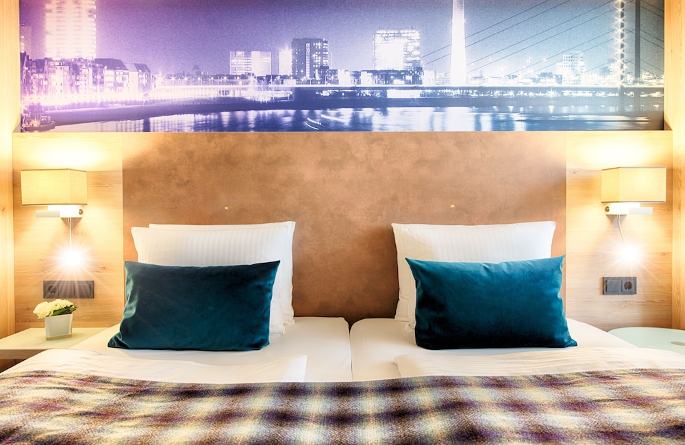 LEONARDO ROYAL HOTEL DUSSELDORF KOENIGSALLEE 42/79