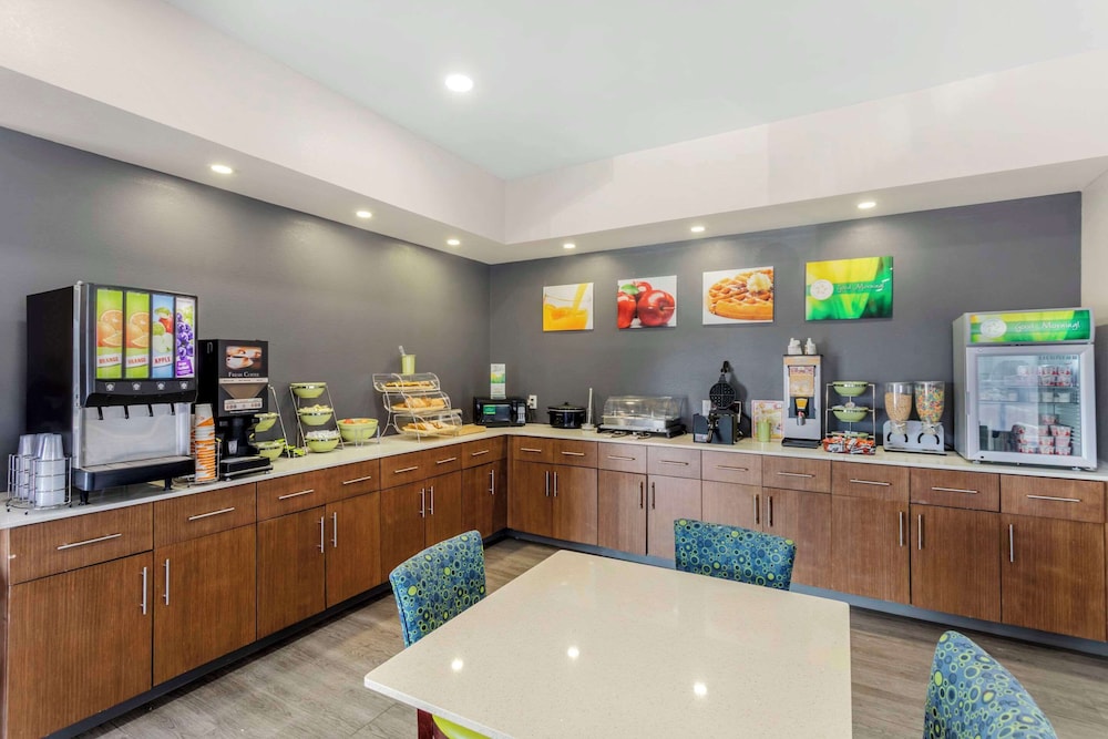 restaurant cafeteria