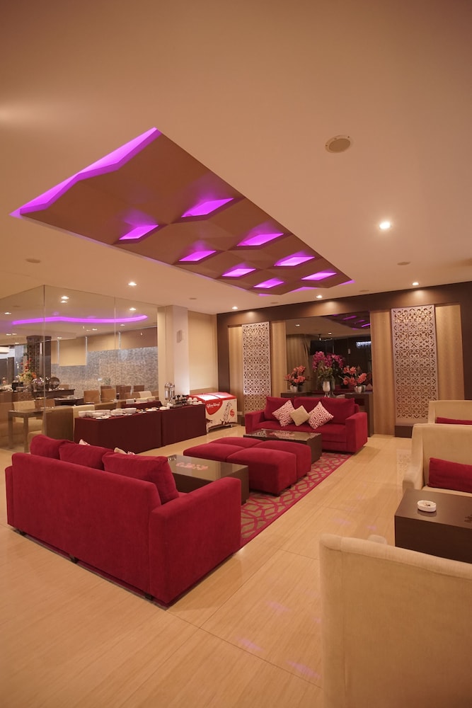 Viva Hotel Kediri by Azana 2/55