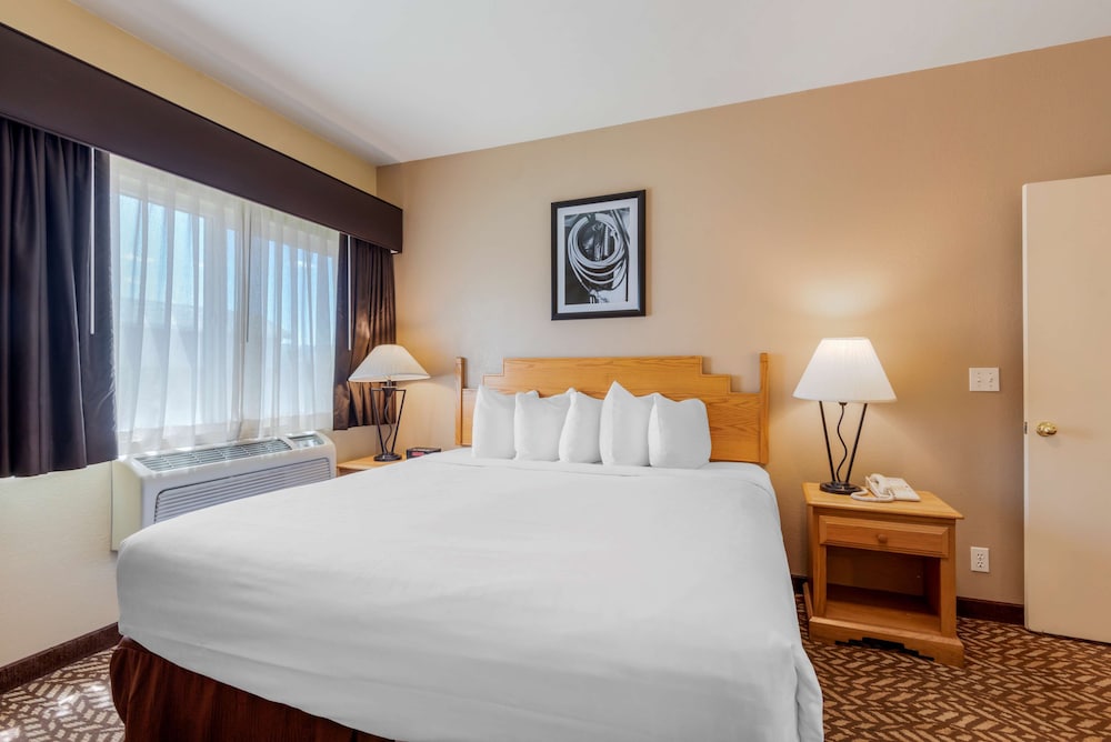 Turquoise Inn and Suites Cortez near Mesa Verde 11/42