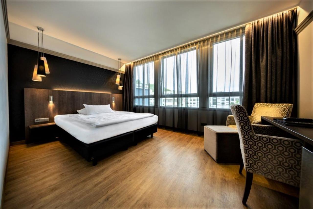 Kronenhotel Stuttgart 8/50