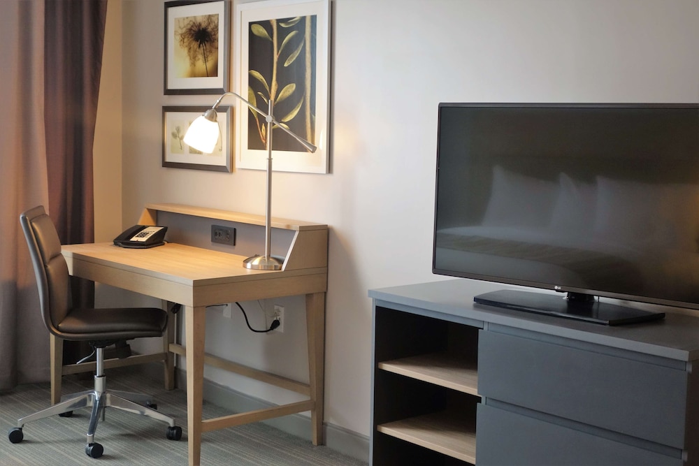 Country Inn and Suites By Radisson Belleville ON 40/49