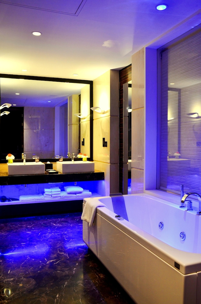 Planet Hollywood Beach Resort 40/66