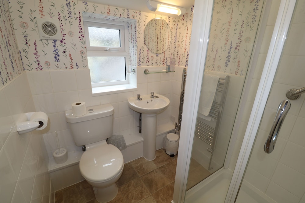 Raincliffe Hotel 40/50