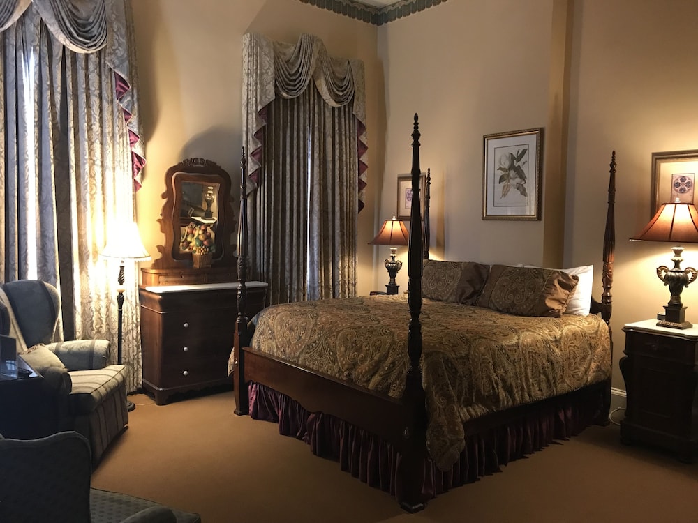 The Guest House Historic Mansion 21/73
