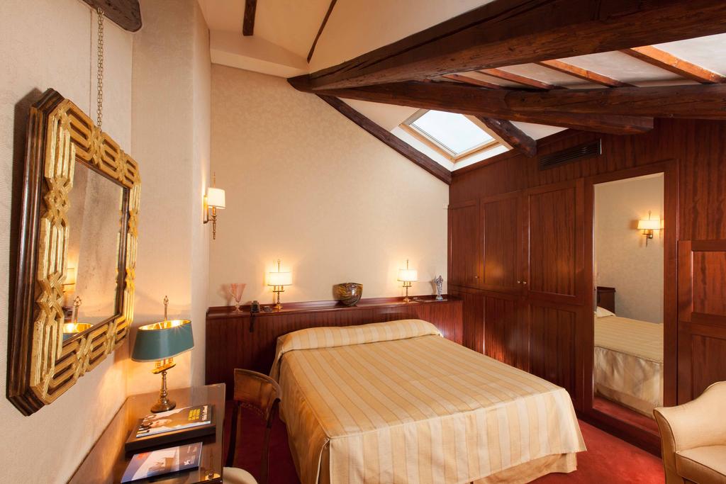 SUPERIOR, DOUBLE BED