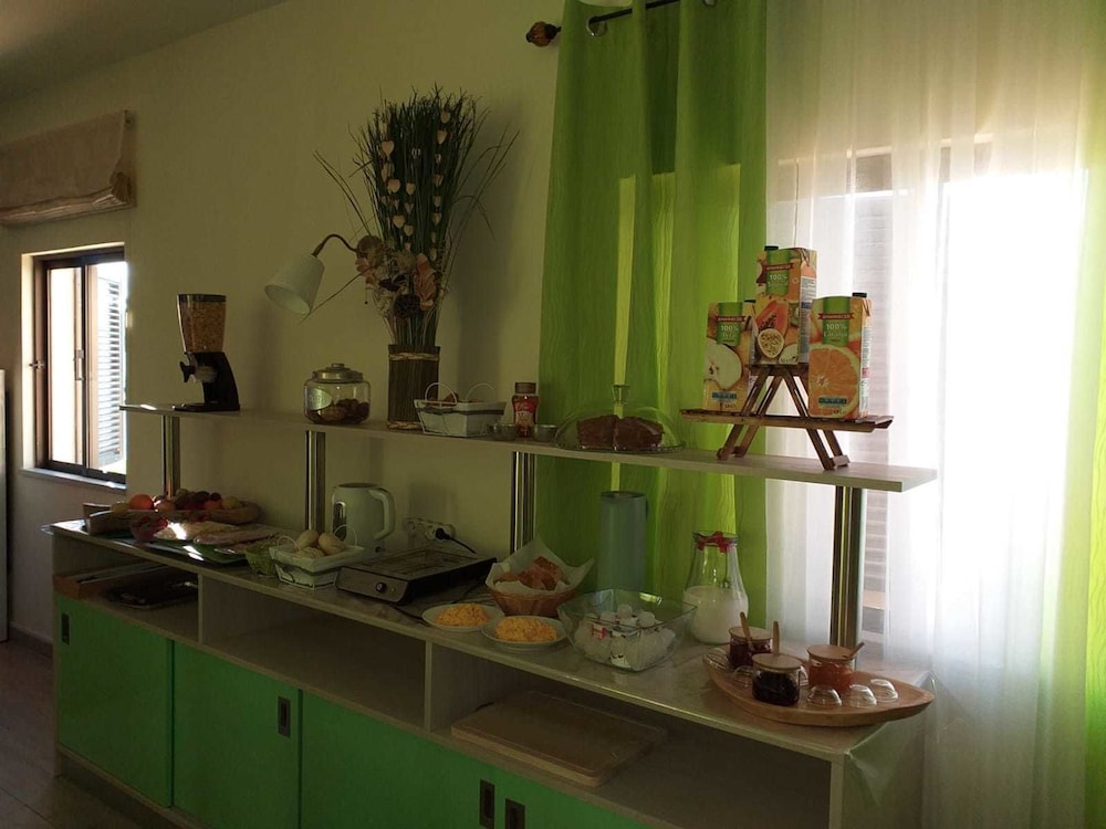 Sensations Guesthouse 40/50
