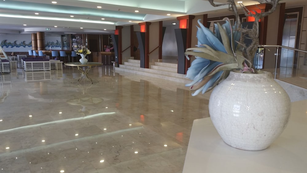 Belair Beach Hotel 28/50