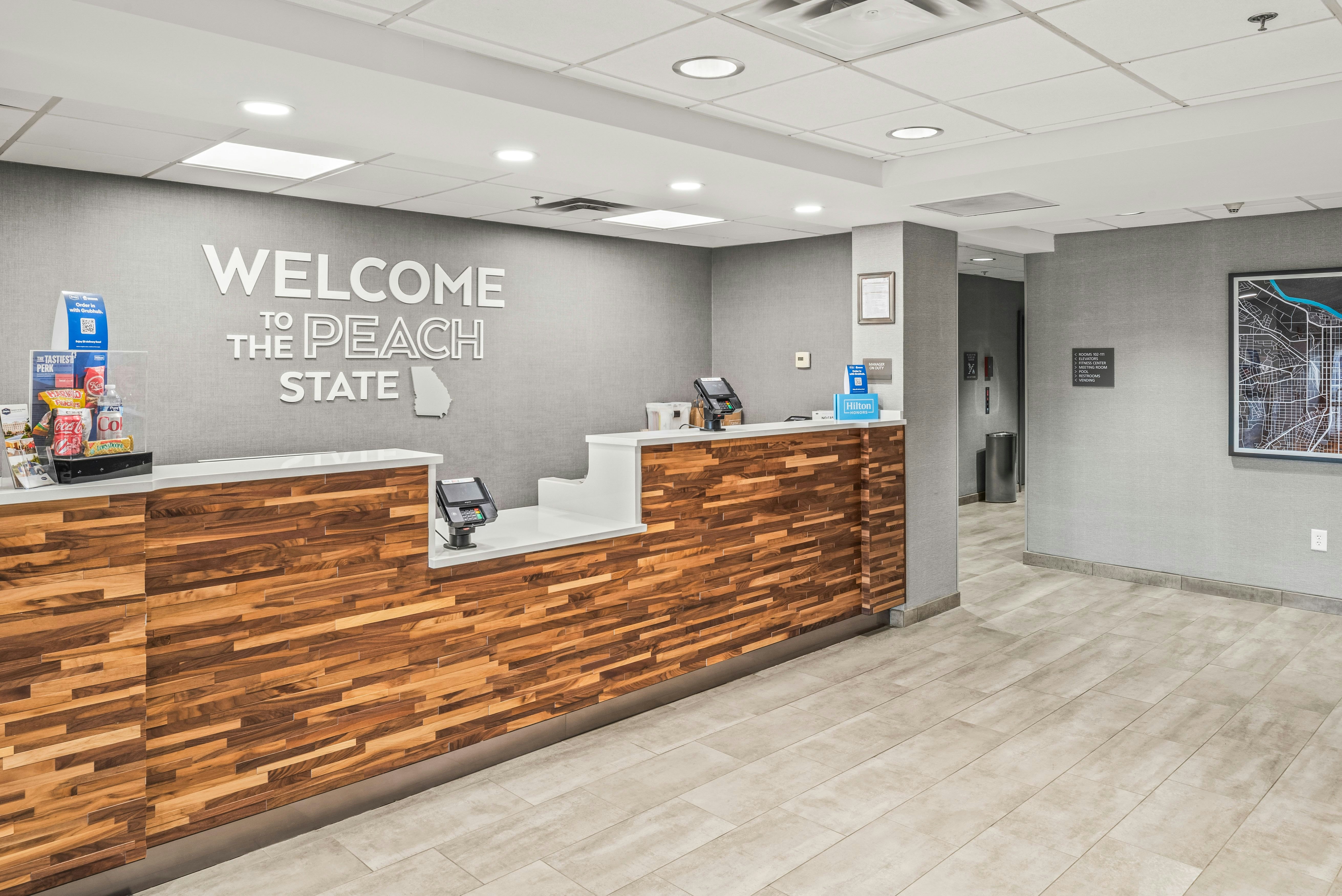 Lobby at HAMPTON INN COLUMBUS NORTH, COLUMBUS - GA