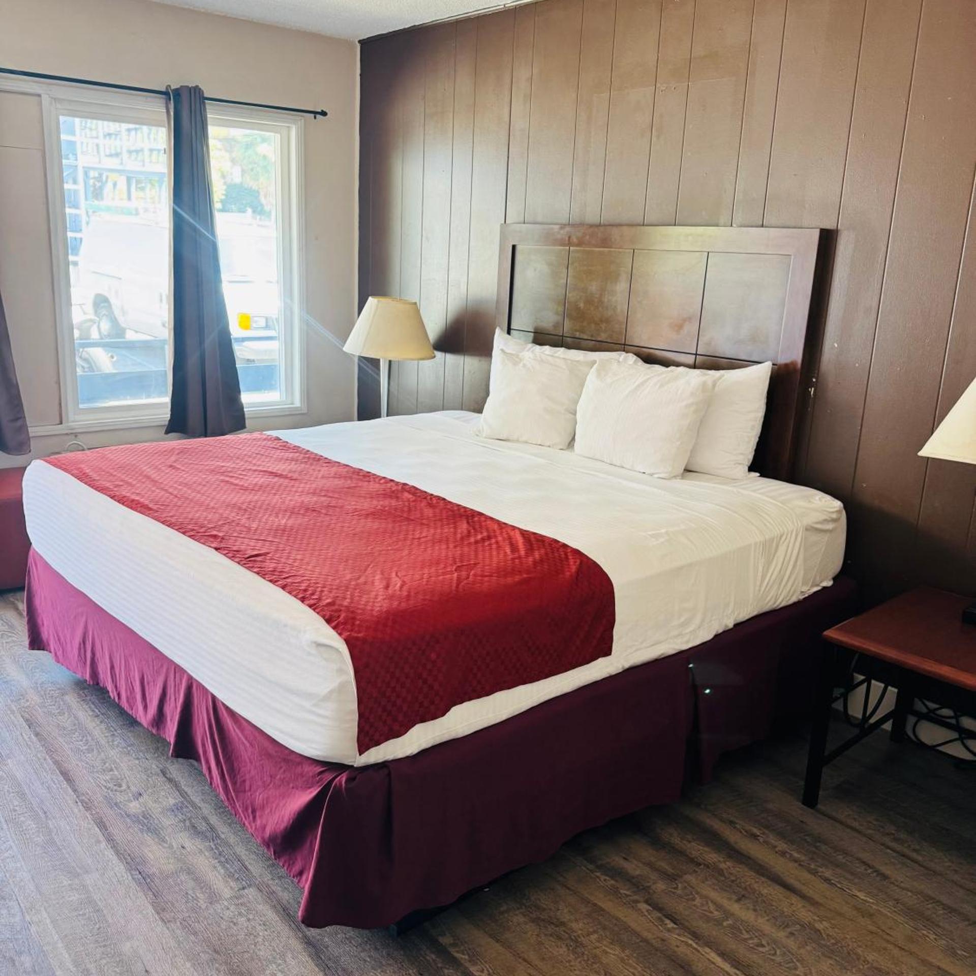 STANDARD, KING BED