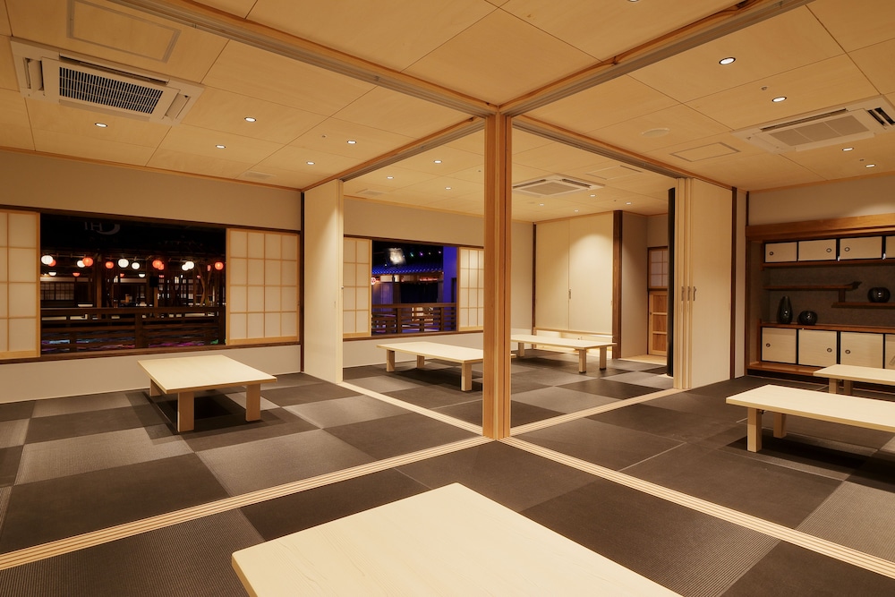 International Resort Hotel Yurakujo 50/50