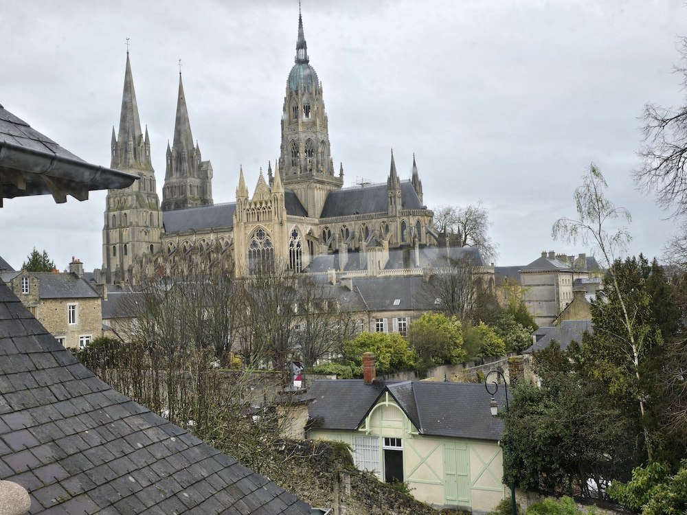 Castel Bayeux Guesthouse 40/50