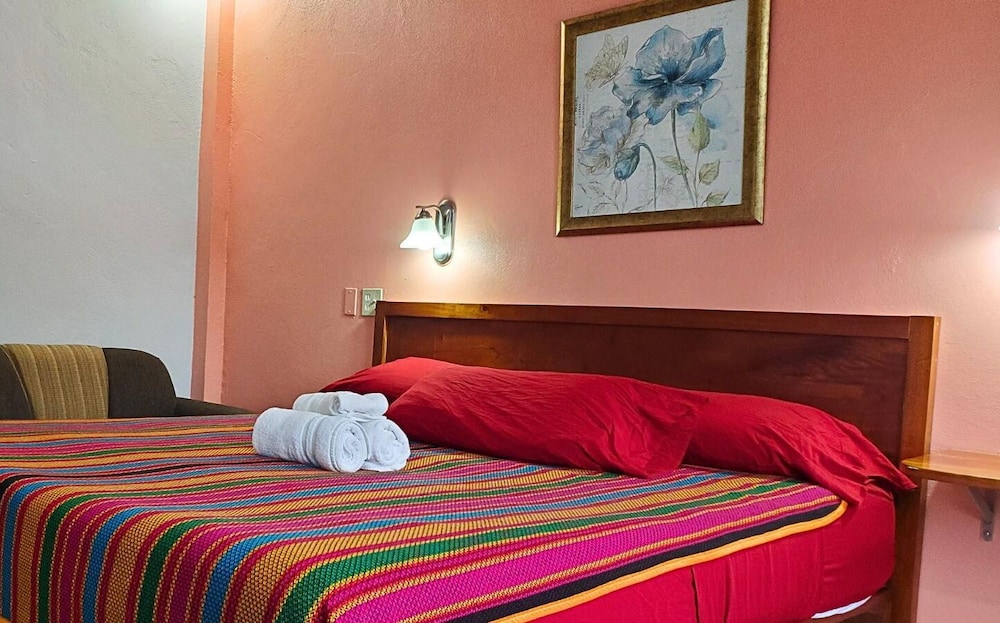 Deluxe, Queen Bed, Private Bathroom