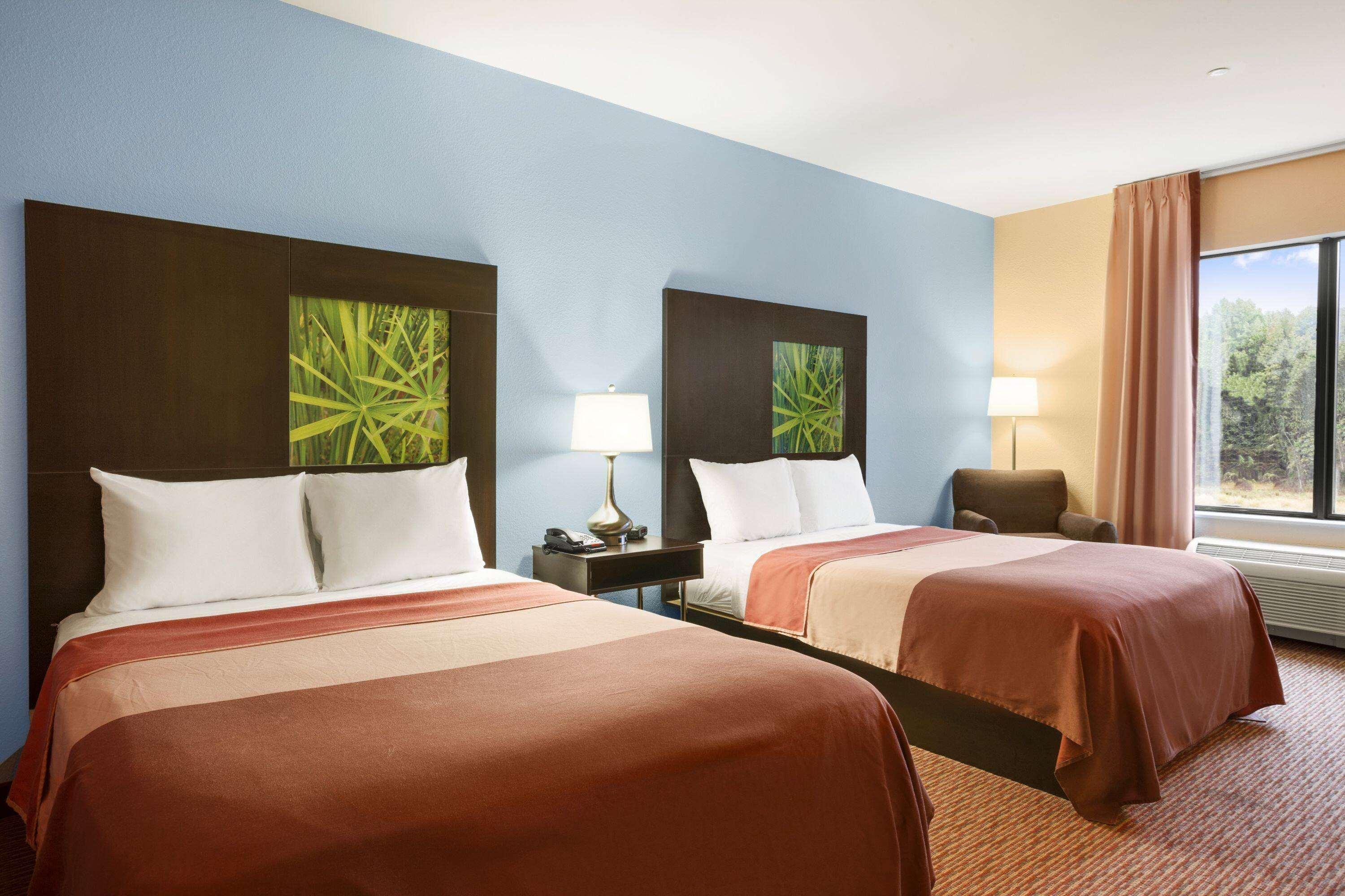 غرفة بسريرين كوين لذوي الإعاقة
