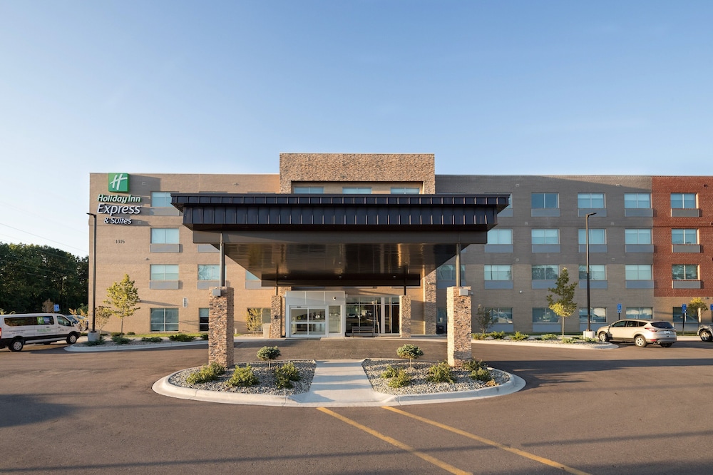 Holiday Inn Express & Suites Kalamazoo West 1/46
