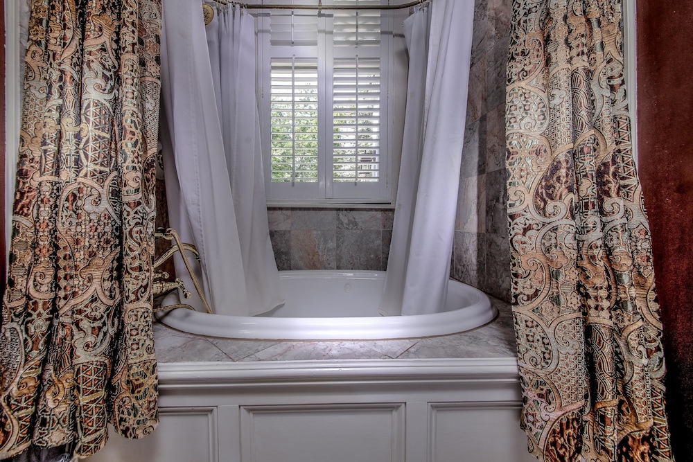 The Black Walnut B & B Inn 22/73