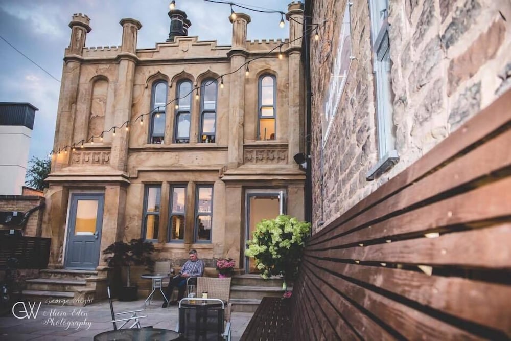 The George Wright Boutique Hotel, Bar & Restaurant 36/44