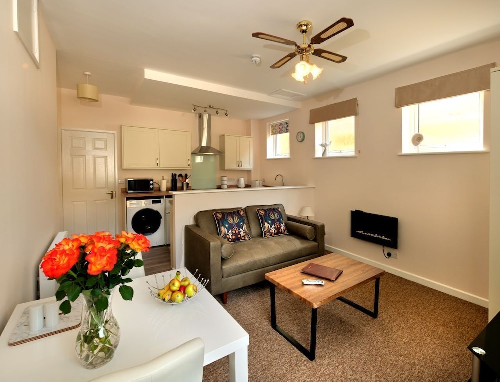 Beachside Suites 10/24