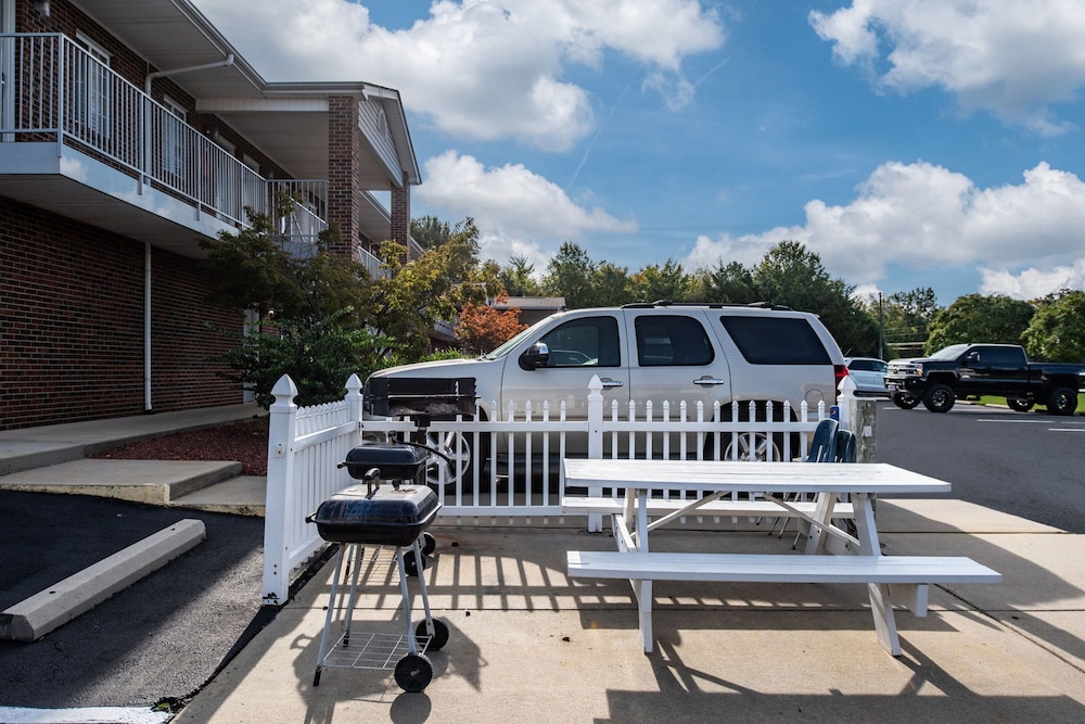 Affordable Suites Charlottesville 47/55