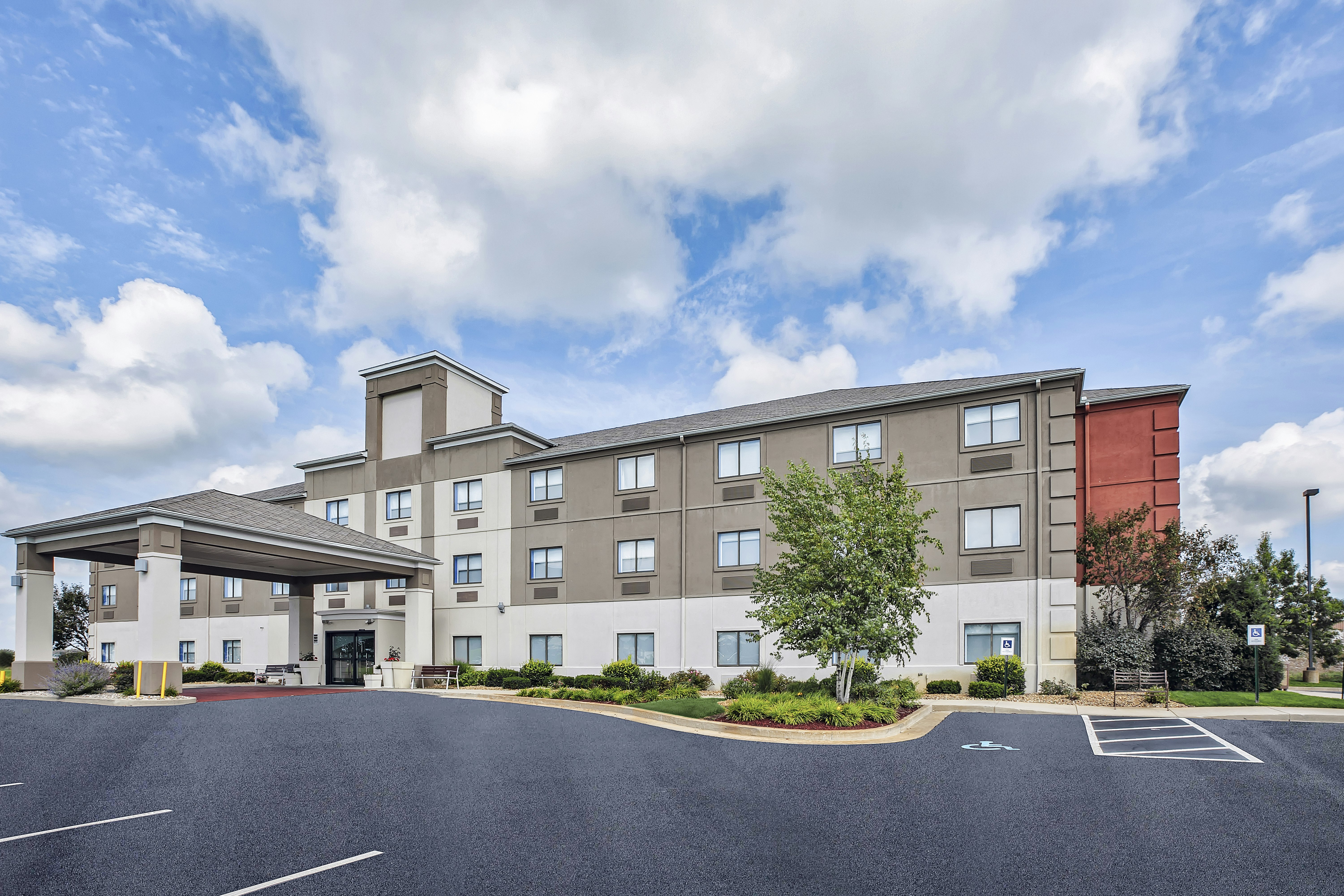 Holiday Inn Express Howe (Sturgis, Mi) 46/49