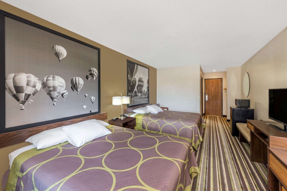 Super 8 By Wyndham Roswell 12/34
