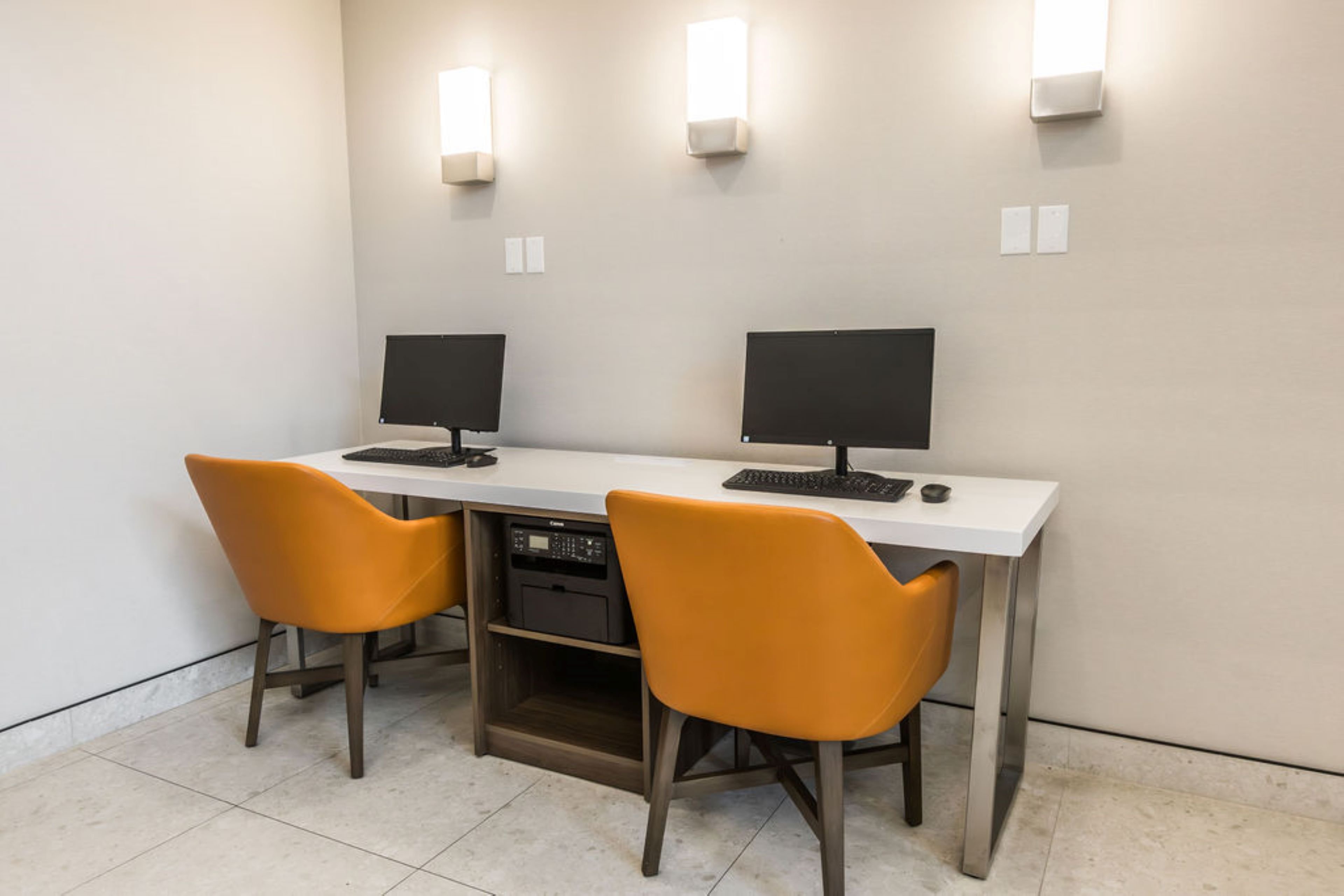 Holiday Inn Express Hotel Suites Calgary South Macleod Trail S 63/73
