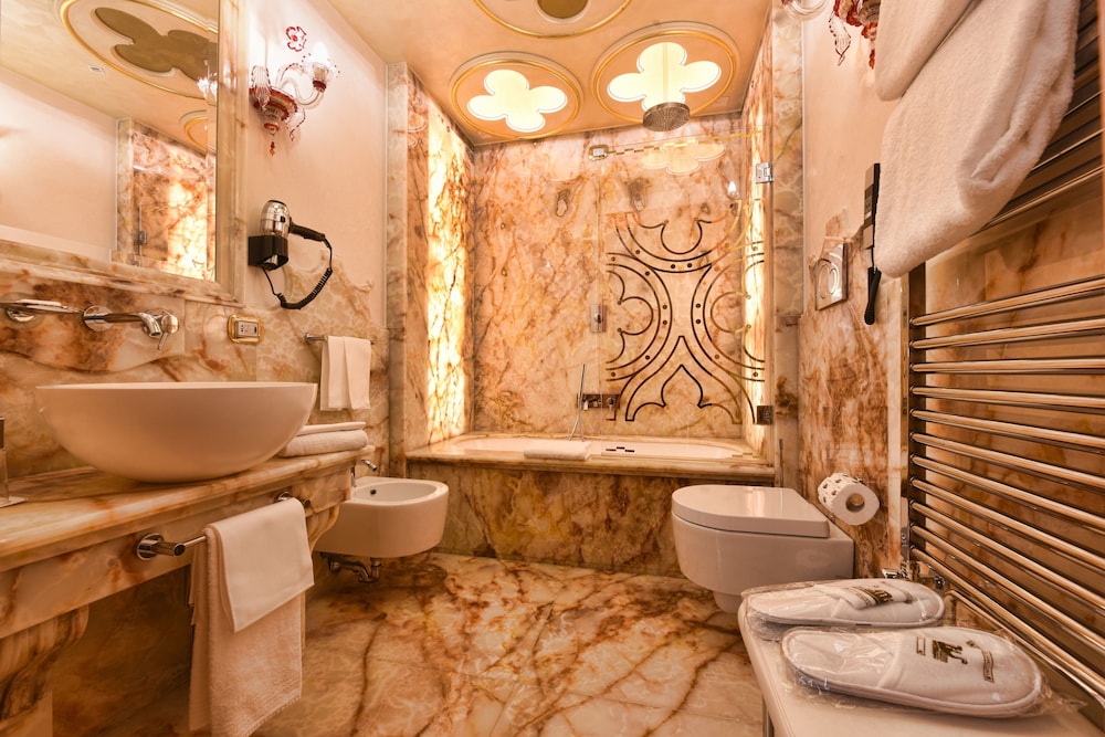 Hotel Monaco & Grand Canal 49/50