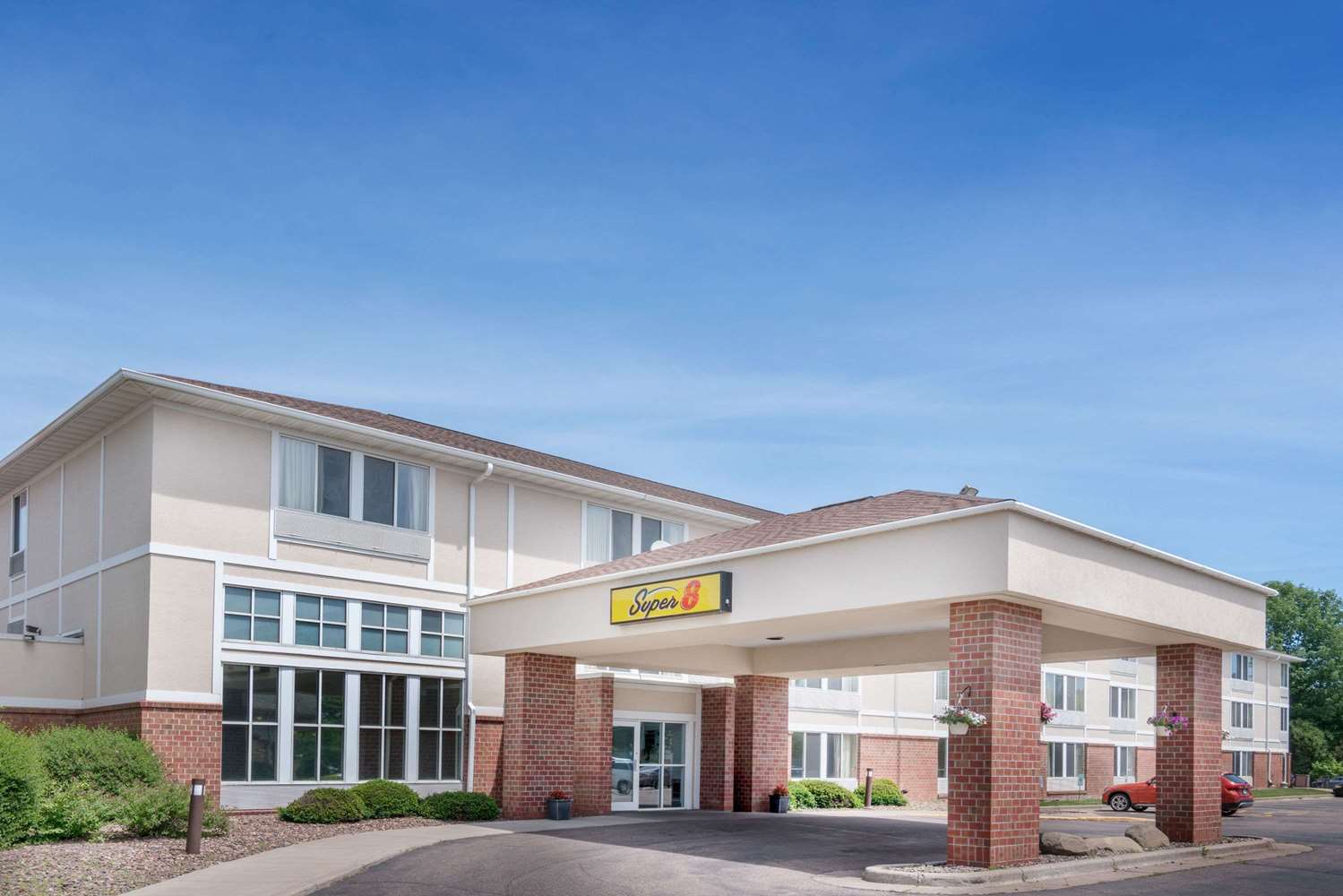 Super 8 By Wyndham Menomonie Wi 4/25