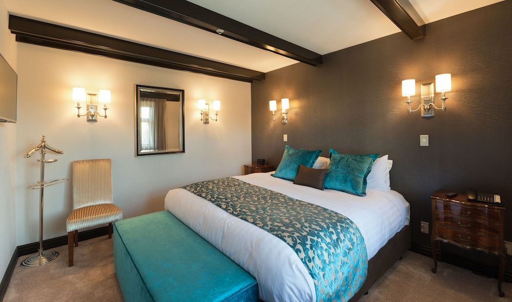 Scenic Hotel Cotswold 24/69