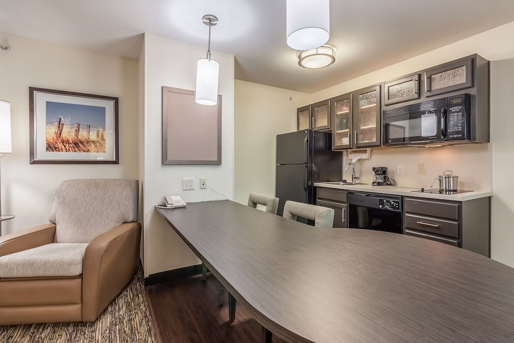 Candlewood Suites Lincoln 32/42
