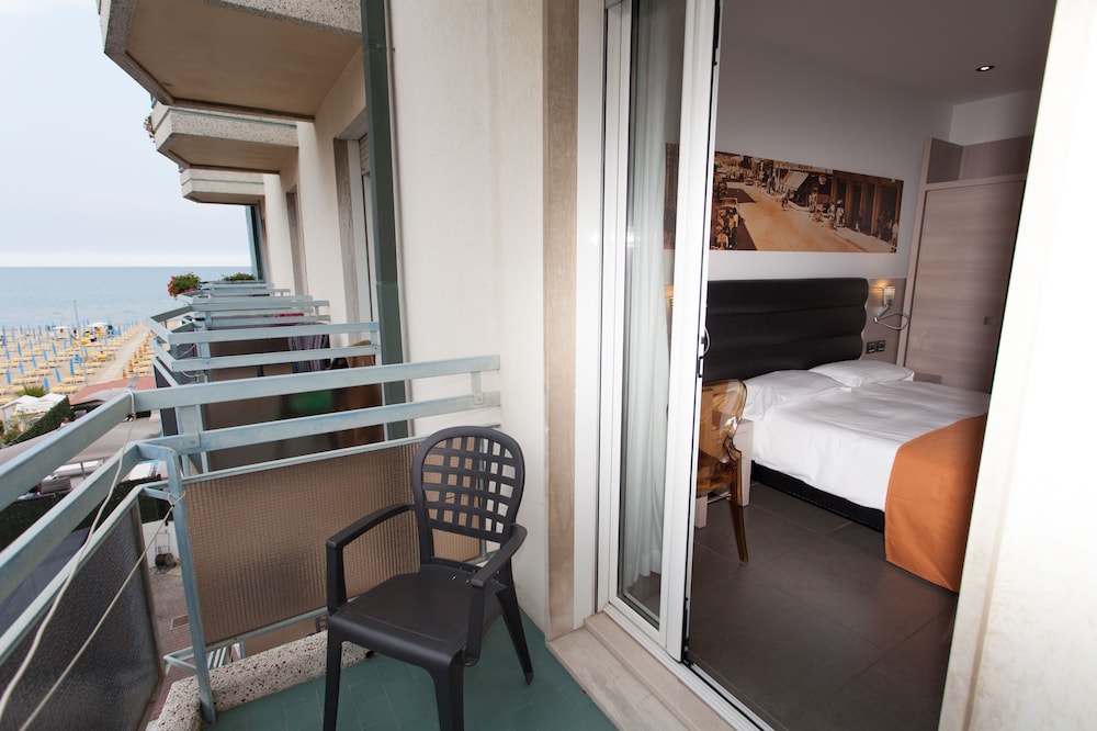HOTEL ADLON 16/36
