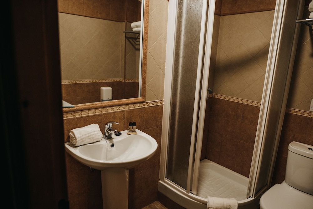 SUPERIOR, DOUBLE OR TWIN BED