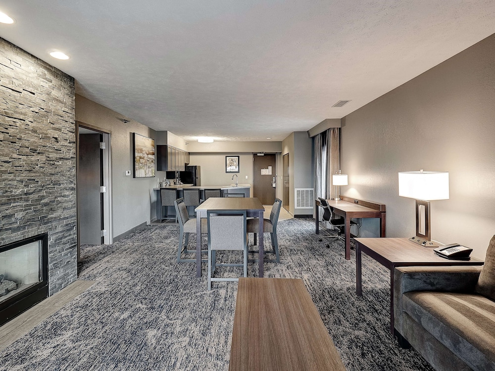 Doubletree By Hilton Bloomington 50/76