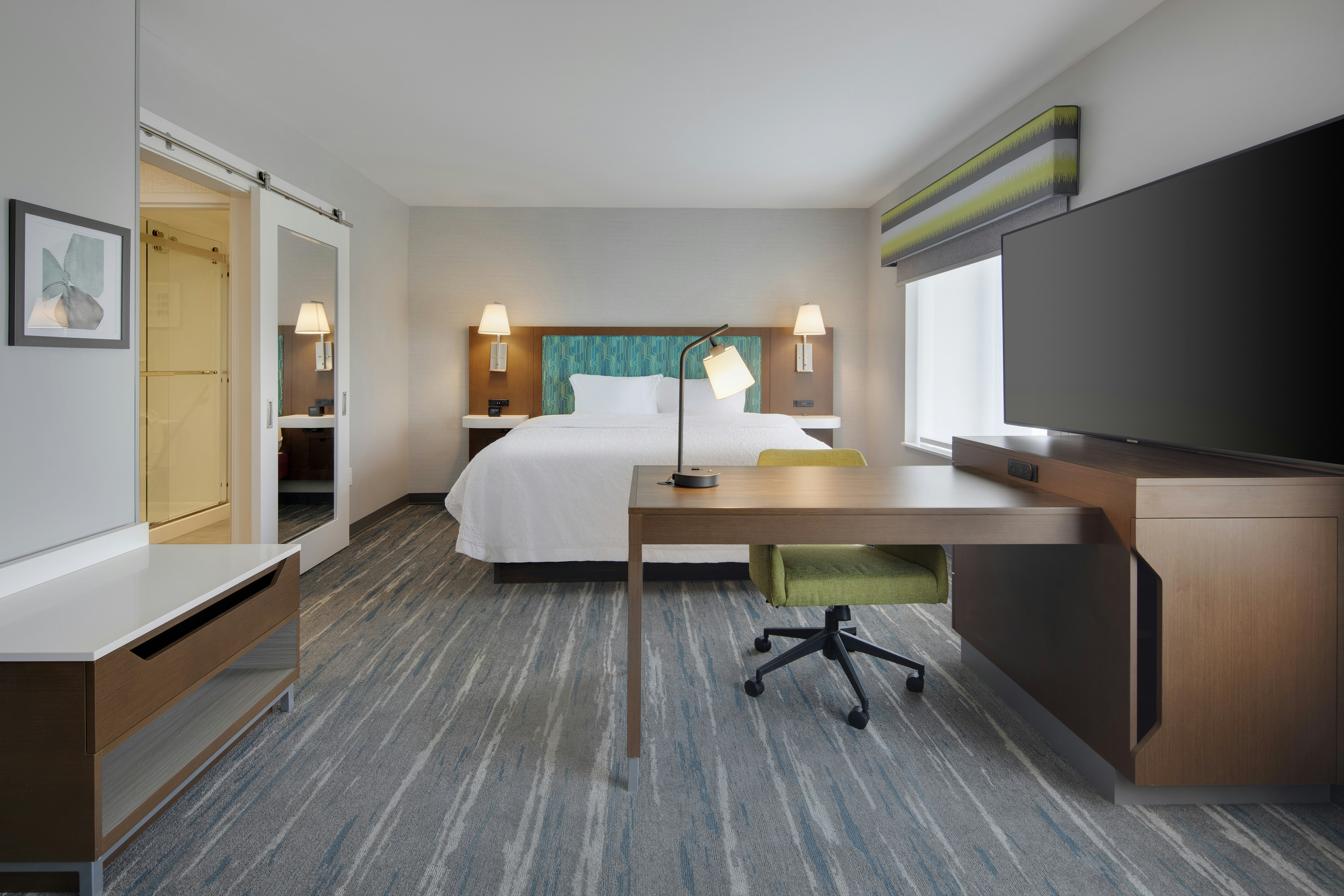 SUITE, KING BED, ACCESSIBLE