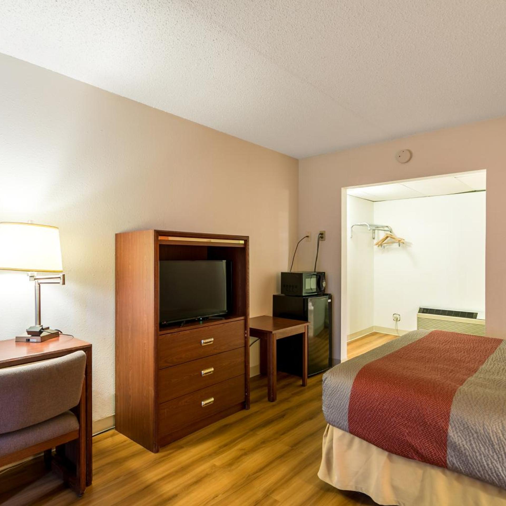 غرفة بسرير كوين لغير المدخنين، Motel6 Butte, MT - Historic City Center 6/10