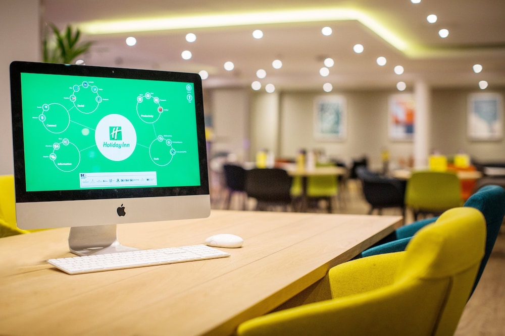 Holiday Inn Gatwick Airport 40/75