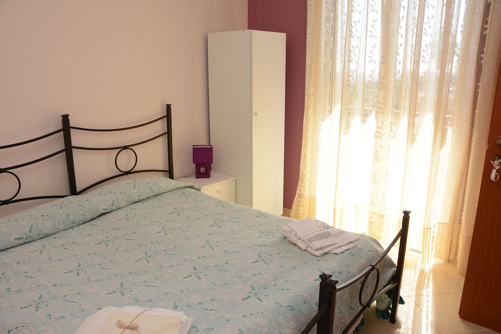 BUSINESS, DOUBLE OR TWIN BED, EXTERNAL BATHROOM