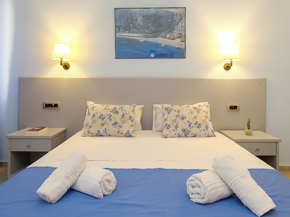 Calypso Hotel 24/67