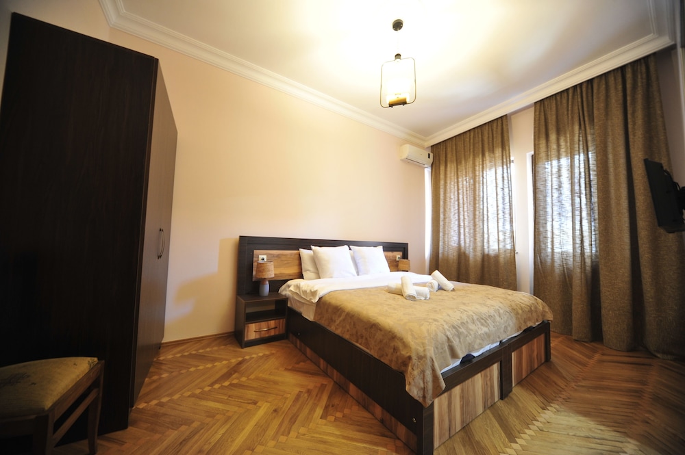 Guesthouse And Hostel Batumi Globus 12/46